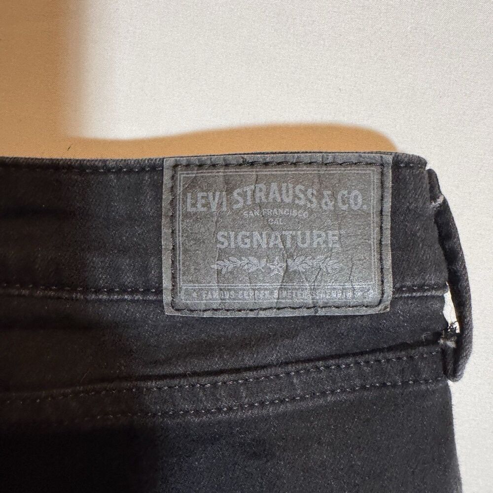 Levi Women's Jeans 12 Black, Classic Straight Denim ,Button Zip Up , Black Label - Picture 5 of 8